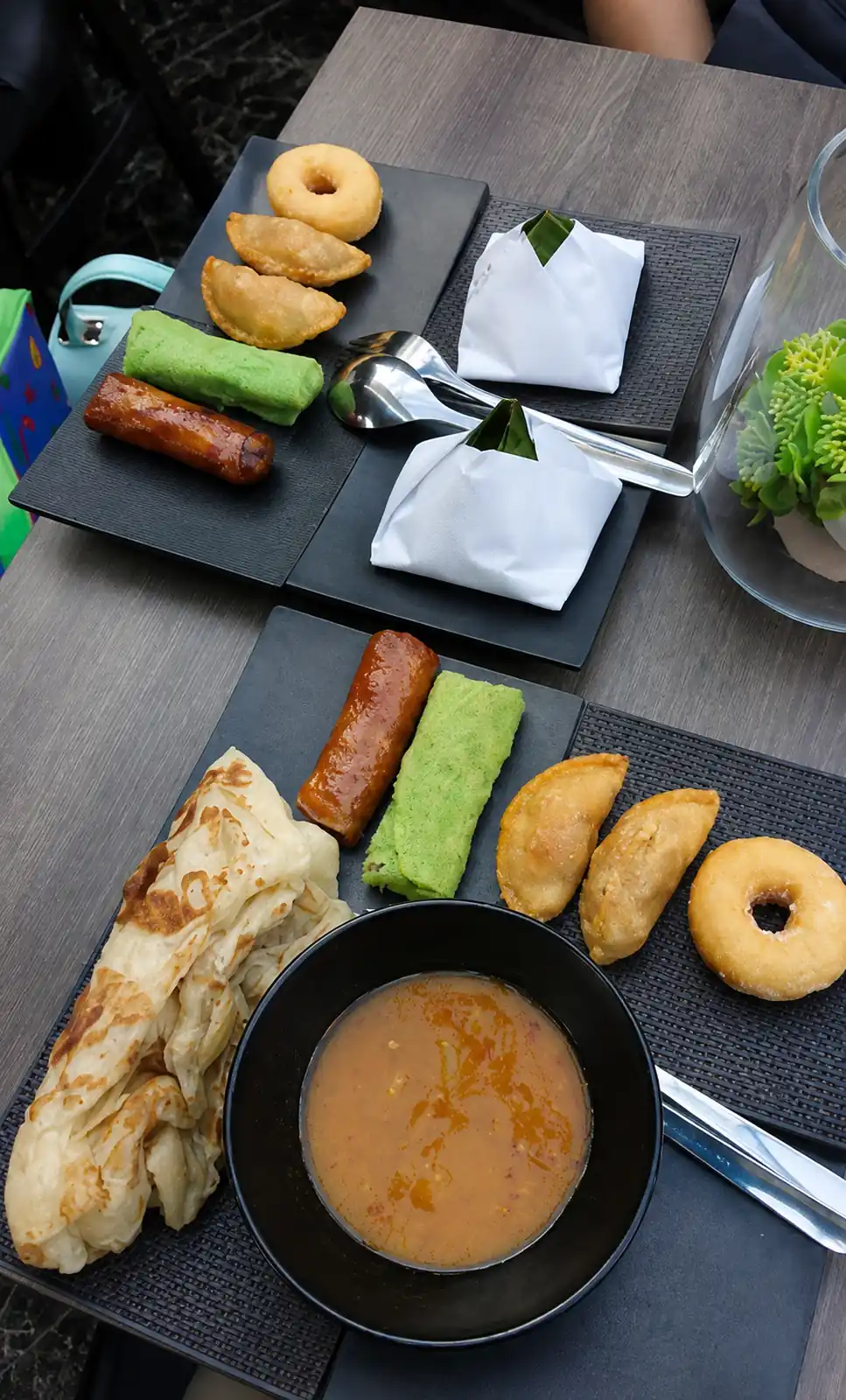 Pilihan sarapan Asia yang dihidangkan di rumah